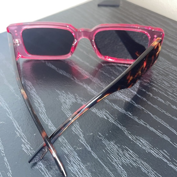 Pink Cheetah - Picture 3 of 5